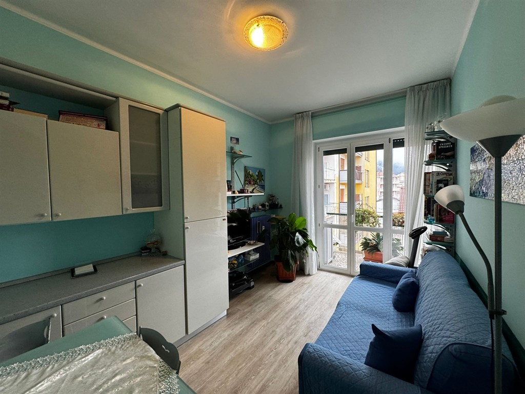 INTRA - LUMINOSO BILOCALE